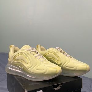 W Air Max 720 SE Luminous Green Size 9
